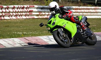 Diebstahl von Navigationsgerät an Kawasaki in Tiefgarage