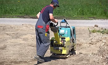 Rüttelplatte von Baustelle in Dresden gestohlen