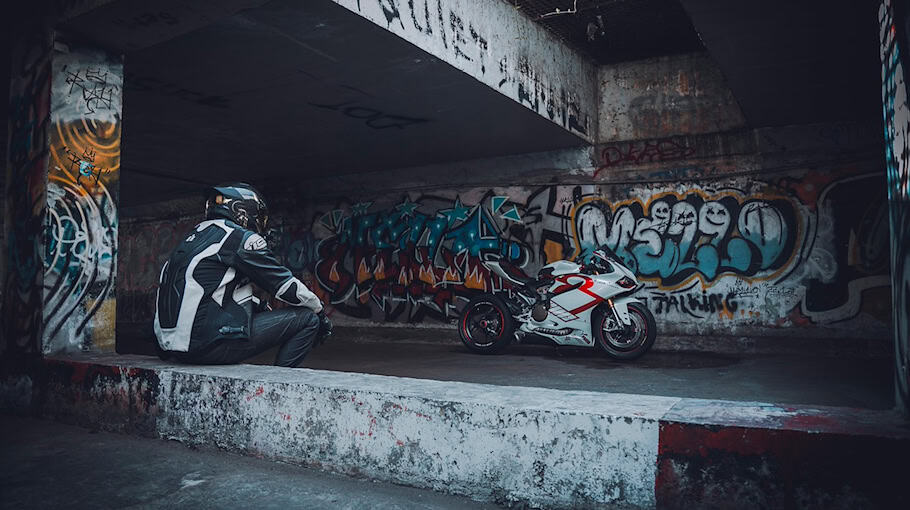 Politisch motivierte Graffiti in Connewitz gestellt