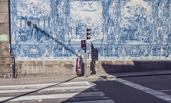 Unbekanntes Fahrzeug beschädigt Ampel in Dresden-Pieschen