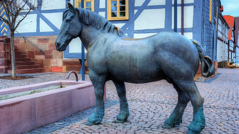 Beschädigte Bronzefigur in Crimmitschau