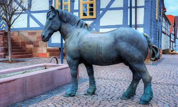 Beschädigte Bronzefigur in Crimmitschau
