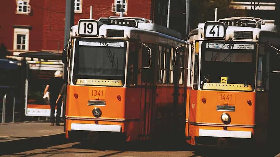 Unbekannter beschädigt Straßenbahn in Plauen