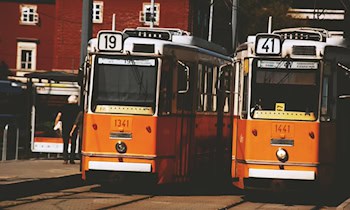 Unbekannter beschädigt Straßenbahn in Plauen