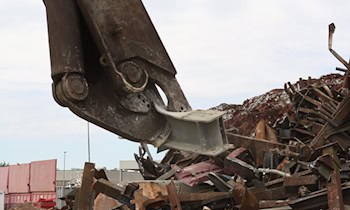 Diebstahl eines Mercedes-Abschleppwagens in Dresden-Mickten