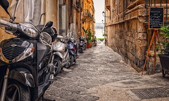 Mopedfahrer auf glatter Straße gestürzt in Nossen