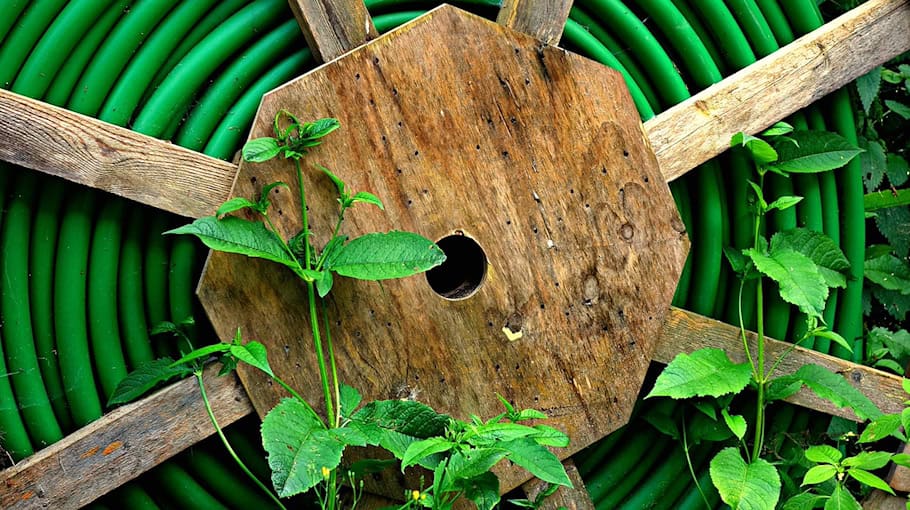 Zwölf Kabeltrommeln von Baustelle gestohlen