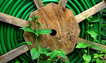 Zwölf Kabeltrommeln von Baustelle gestohlen