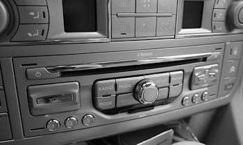 Autoradio aus VW-Transporter in Dresden-Leuben gestohlen