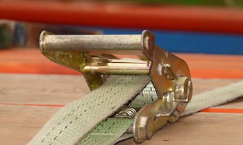 Spanngurt-Angriff in Hoyerswerda: 49-Jähriger verletzt