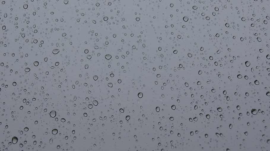 Pyrotechnik beschädigt Schaufenster in Hohndorf