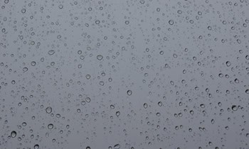 Pyrotechnik beschädigt Schaufenster in Hohndorf