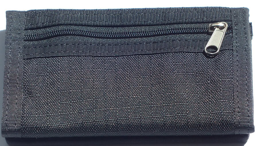 Geldbörse aus Toyota Auris gestohlen