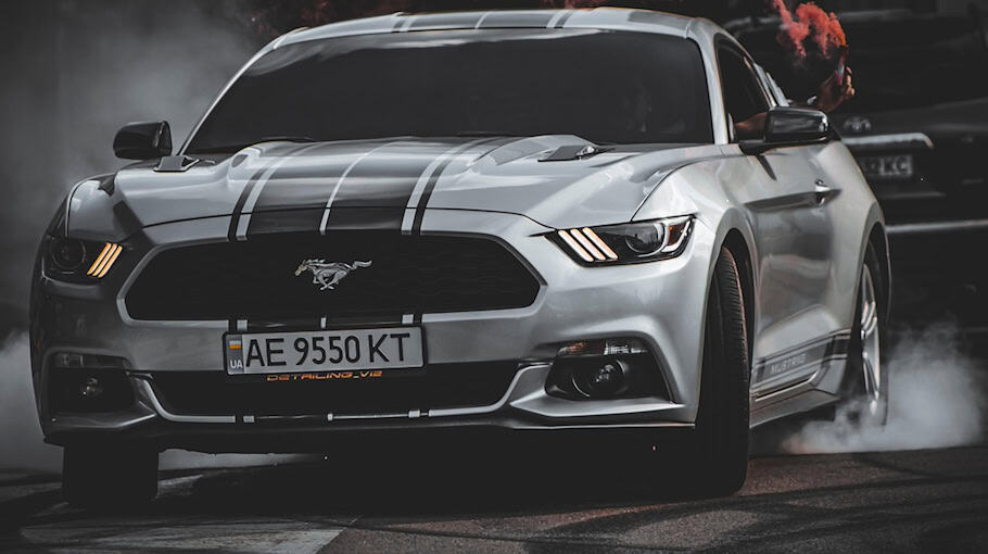 Betrunkener Fahranfänger führt Driftübungen durch