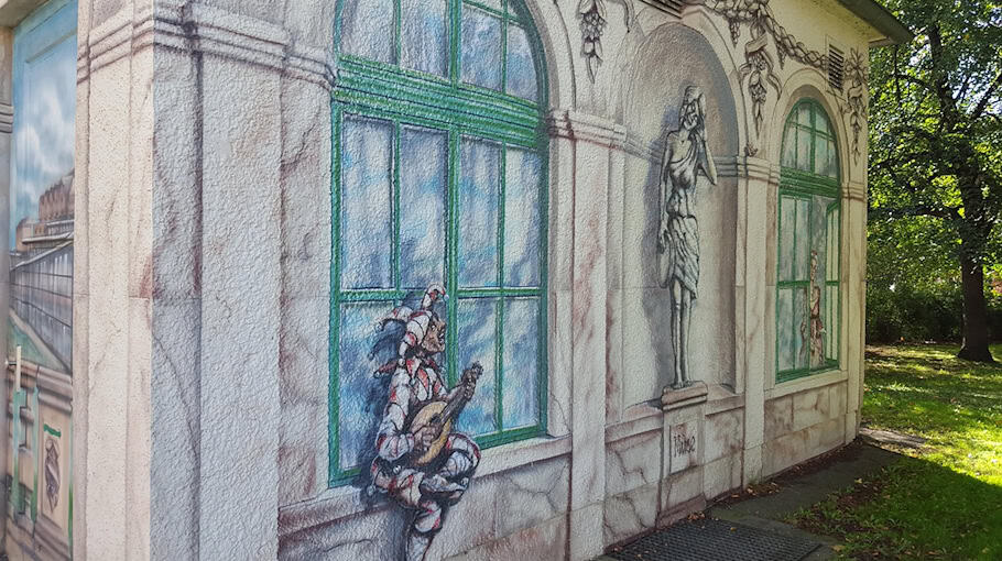 Transporter kollidiert mit Trafohaus in Altenberg