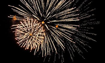 Feuerwerkskörper beschädigen Hausfassade in Polenz