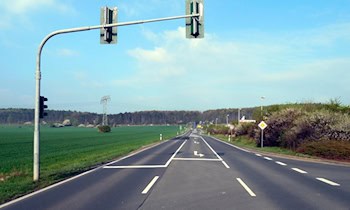 Lkw touchiert Ampel in Pulsnitz