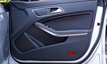 Korrektur: Pkw-Tür geöffnet – Unfall in Rodewisch