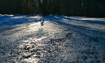 Zwei Unfälle auf winterglatter Brösgener Straße