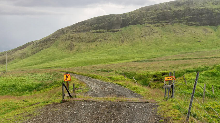Unbekannter Fahrer flüchtet nach Unfall in Weinböhla