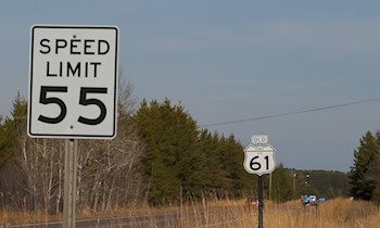Geschwindigkeitskontrolle vor der Kita in Bluno