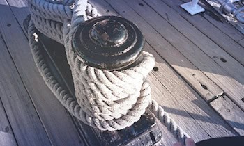 Autofahrer fährt beim Rangieren in Possendorf gegen Poller