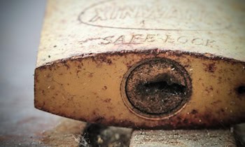 Einbruch in acht Kellerboxen in Dresden-Plauen