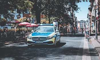 Fahrradfahrer stürzt auf winterglatter Straße in Döbeln