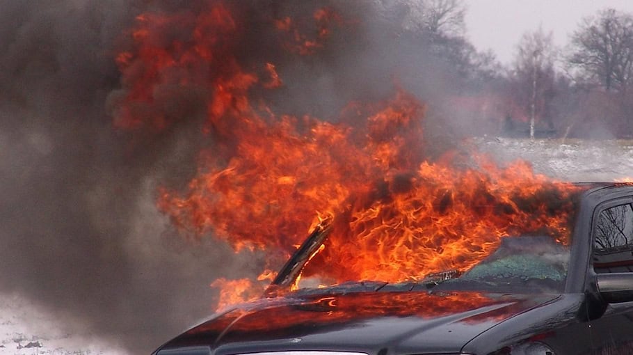 Wohnungsbrand in Helbersdorf: Zwei Verletzte nach Kochgeräte-Brand