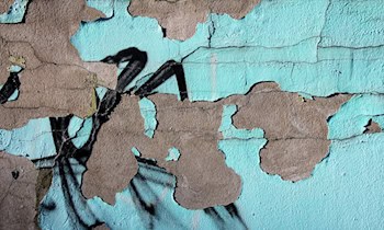 Farbanschlag und Schmiererei an Ladengeschäft in Döbeln