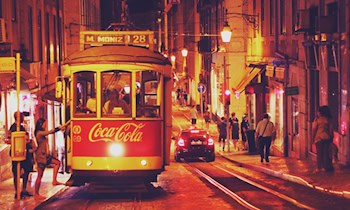 Reizgas in Straßenbahn: Drei Jugendliche mit Hustenreiz