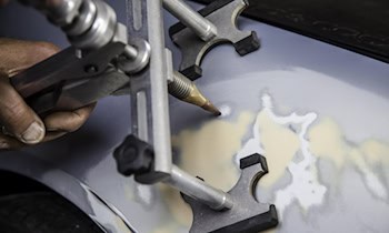 Audi Q5 in Plauen zerkratzt: Polizei sucht Zeugen