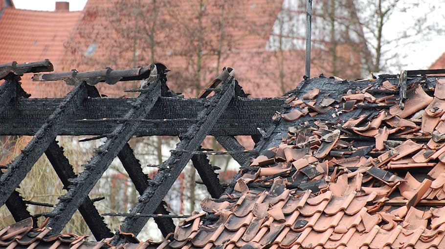 Nächtlicher Fahrzeugbrand in Regis-Breitingen