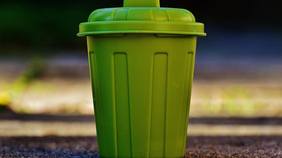 Brennende Mülltonne in Plauen: Kellerfenster beschädigt