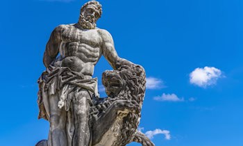 Hakenkreuz am Karl-Liebknecht-Denkmal in Falkenstein
