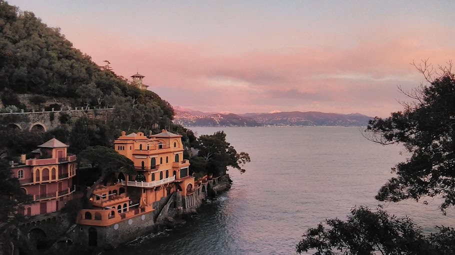 Steinwurf beschädigt Renault in Rodewisch