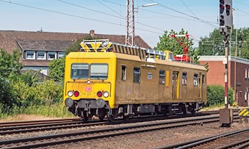 Straßenbahn mit brennendem Stromabnehmer in Zwickau
