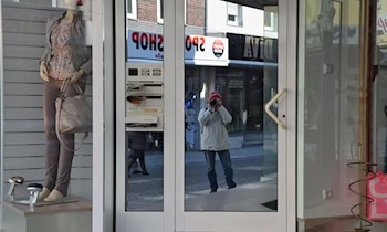 Einbruchsversuch in Dresden: Schaufensterscheibe zerstört