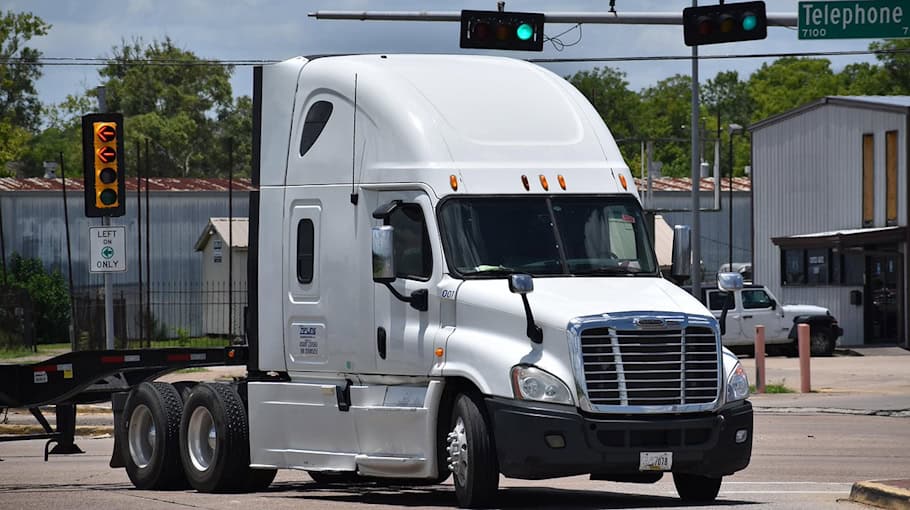 Sattelauflieger mit Kühlaggregat in Klipphausen gestohlen