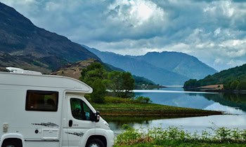 Wohnmobil streift Lkw auf A72 – Fahrer fuhr weiter