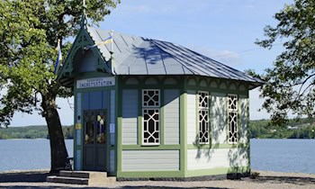 Wartehäuschen an Haltestelle Zur Post zerstört