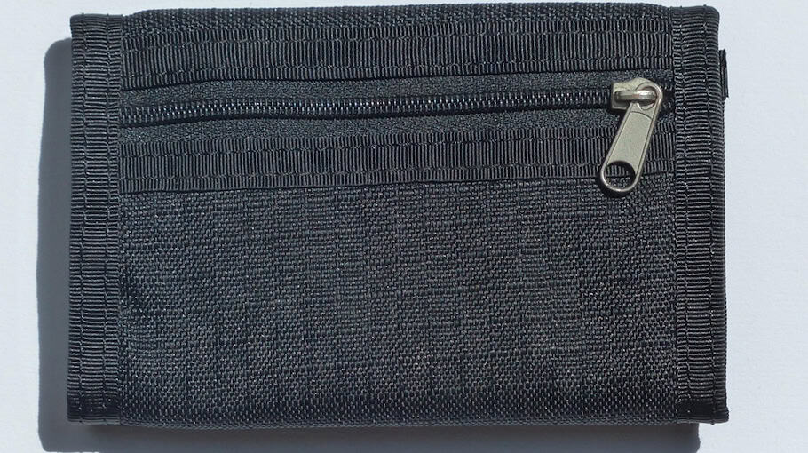 Portemonnaie aus Auto gestohlen in Dresden-Leuben