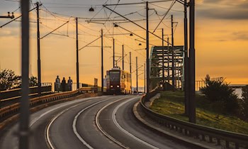 Fußgängerin prallt gegen Straßenbahn in Neuplanitz