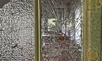 Glastür einer Fleischerei in Crimmitschau beschädigt