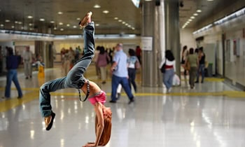 Mazda überschlägt sich auf Leipziger Straße in Dresden-Kaditz