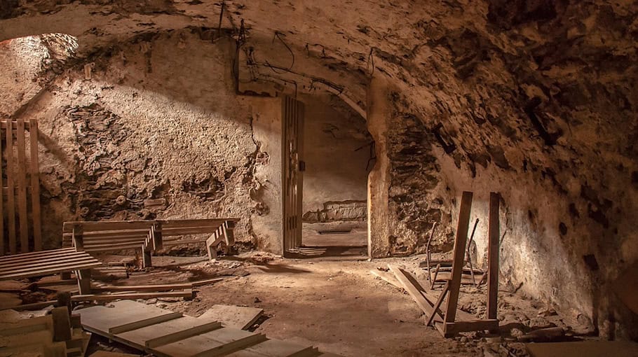 Kelleraufbruch in Freital-Deuben am Goetheplatz