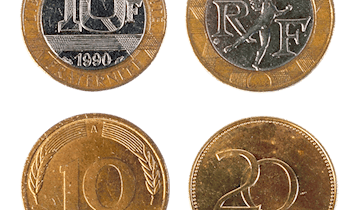 Festnahmen nach Paketbetrug und große Geldsicherstellungen