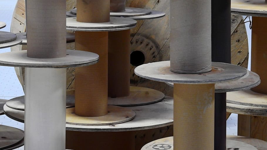 Kabeldiebe stehlen Kabeltrommeln auf Betriebsgelände in Laußnitz