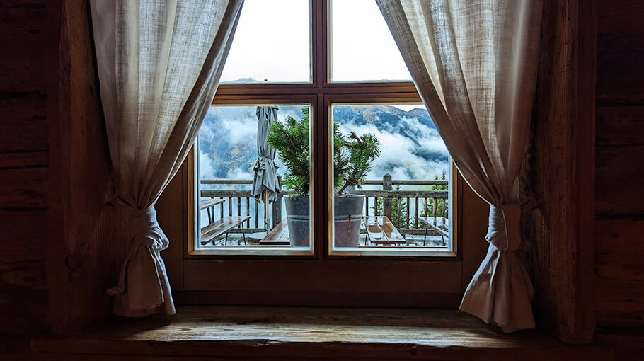 Fensterscheibe an Jugendwohnheim eingeworfen