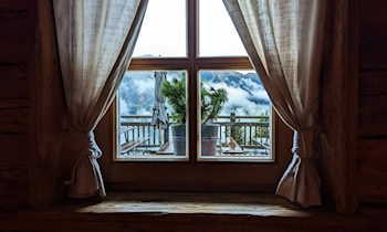 Fensterscheibe an Jugendwohnheim eingeworfen